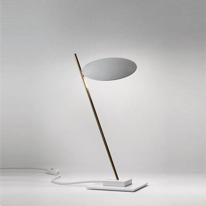 Moderne Minimalistische Tischlampe mit verstellbarem Arm