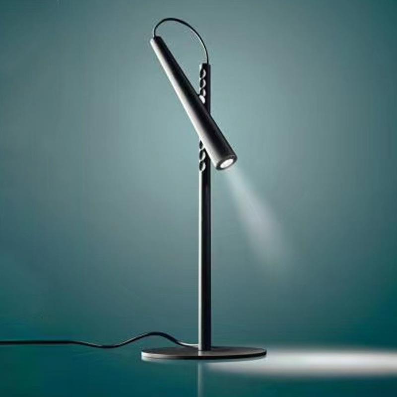 Verstellbare LED-Schreibtischlampe mit sleekem Design
