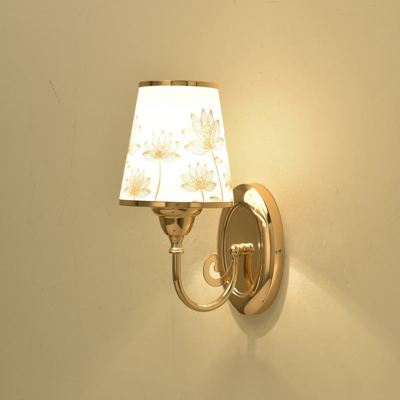 Dekorative Wandlampe mit Blumenschirm