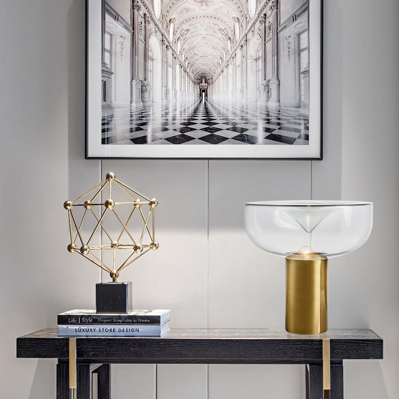 Moderne Glastischlamp mit goldener Basis