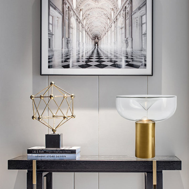 Moderne Glastischlamp mit goldener Basis