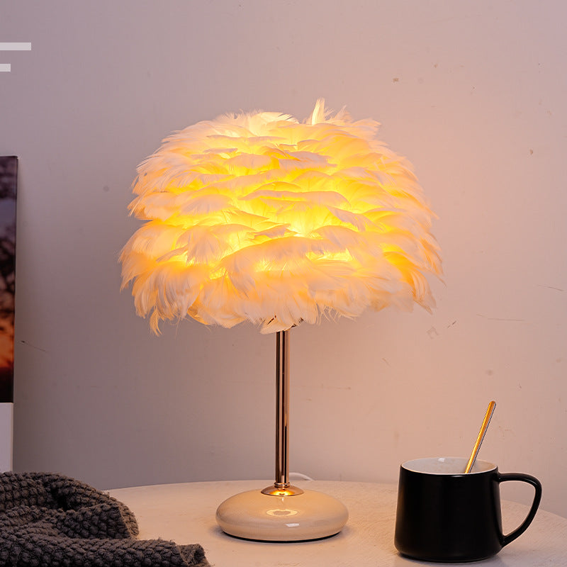 Feder Schirm Tischlampe mit Keramikbasis und poliertem Metallstange