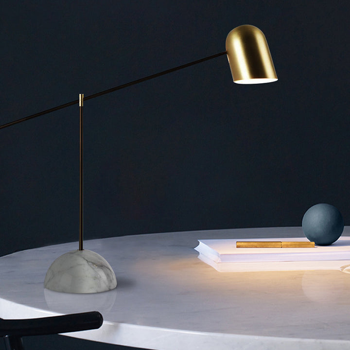 Verstellbare Stehlampe mit Marmorbasis