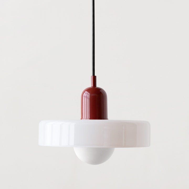 Minimalistische Keramik Pendelleuchte mit geschichtetem Glockenschirm