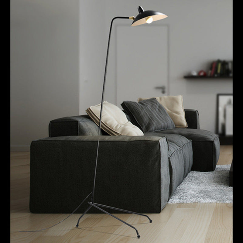 Moderne Tri-Head Stehlampe mit verstellbaren Armen