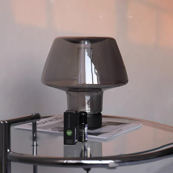 Künstlerische Tischlampe mit einzigartigem transparentem Schirm