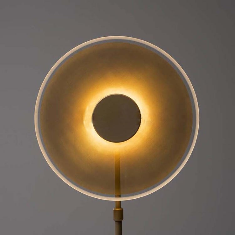 Moderne zirkuläre Stehfußlampe