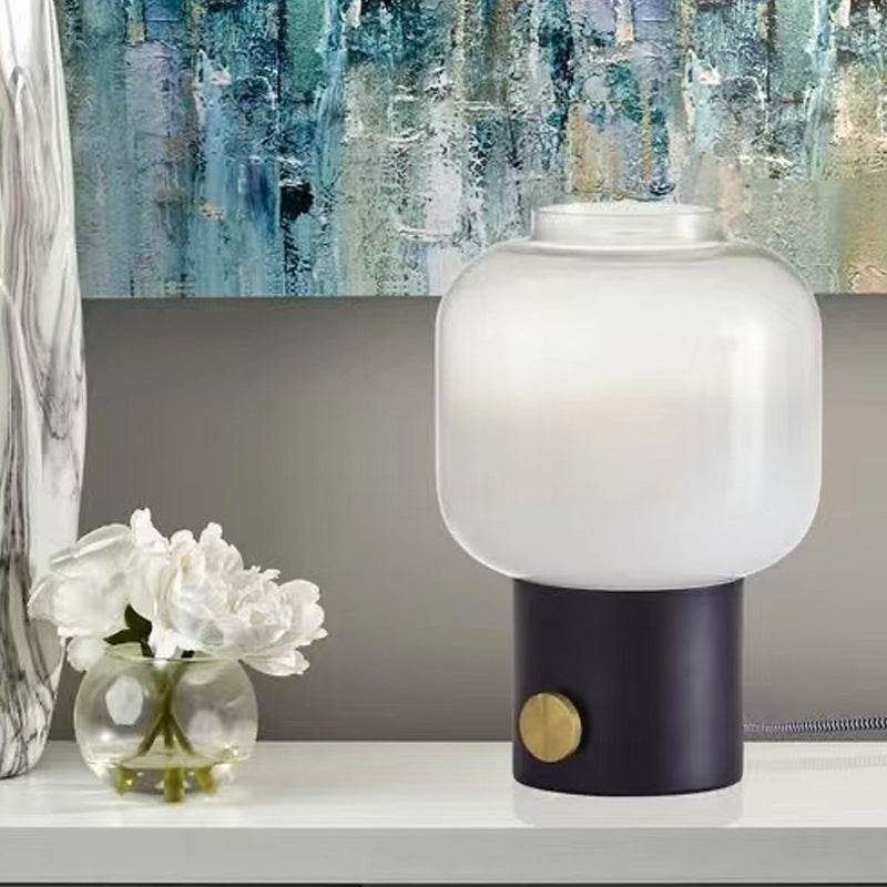 Moderne Glas Tischlampe mit Messingfuß