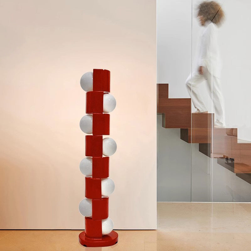 Skulpturale Stehlampe mit elegantem Globusdesign