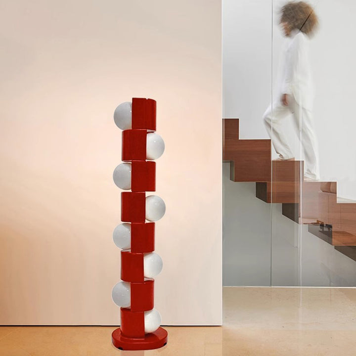 Skulpturale Stehlampe mit elegantem Globusdesign