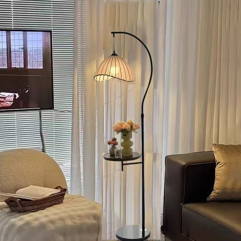 Verstellbare Bogen-Stehlampe mit integriertem Beistelltisch