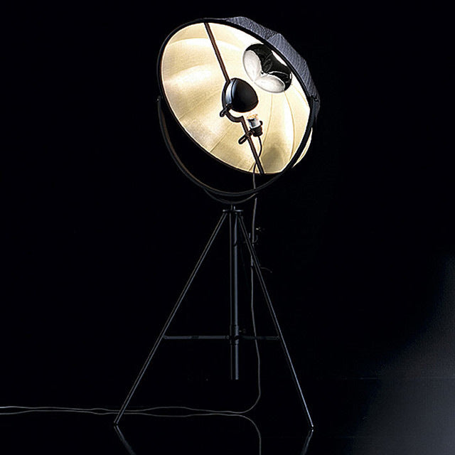 Stylische Stativ-Stehlampe