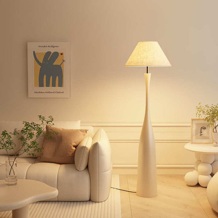 Elegante skulpturale Stehlampe aus Holz