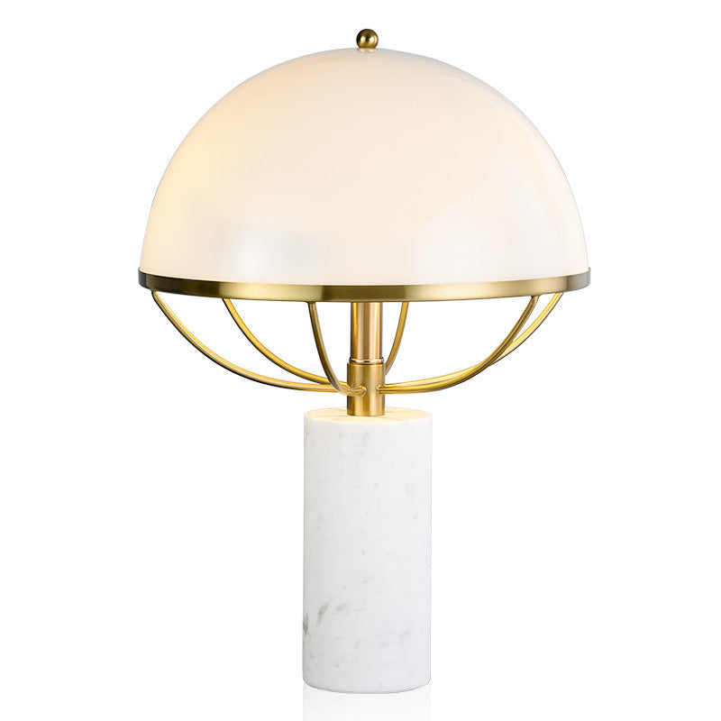 Elegante dekorative Tischlampe mit modernem Marmorständer