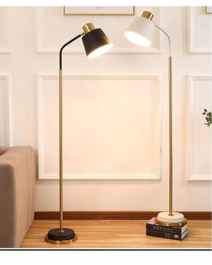 Slim Messing Torchiere Stehlampe mit geneigtem Kegelschirm und schwenkbarem Hals
