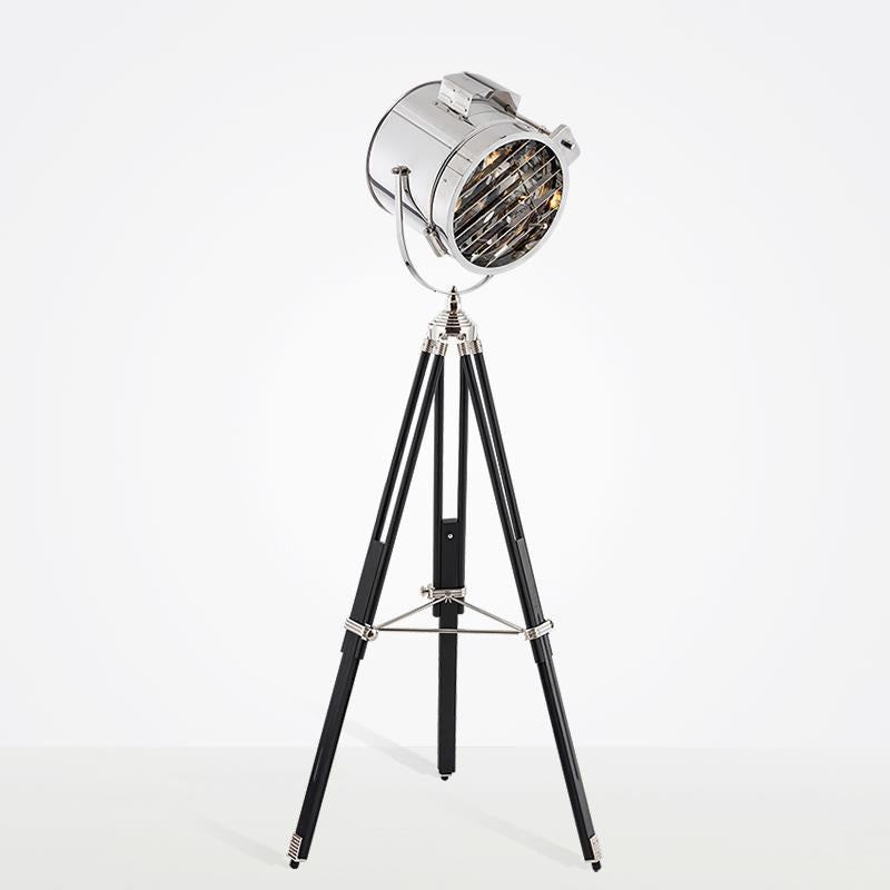 Vintage-inspirierte Dreibein-Stehlampe