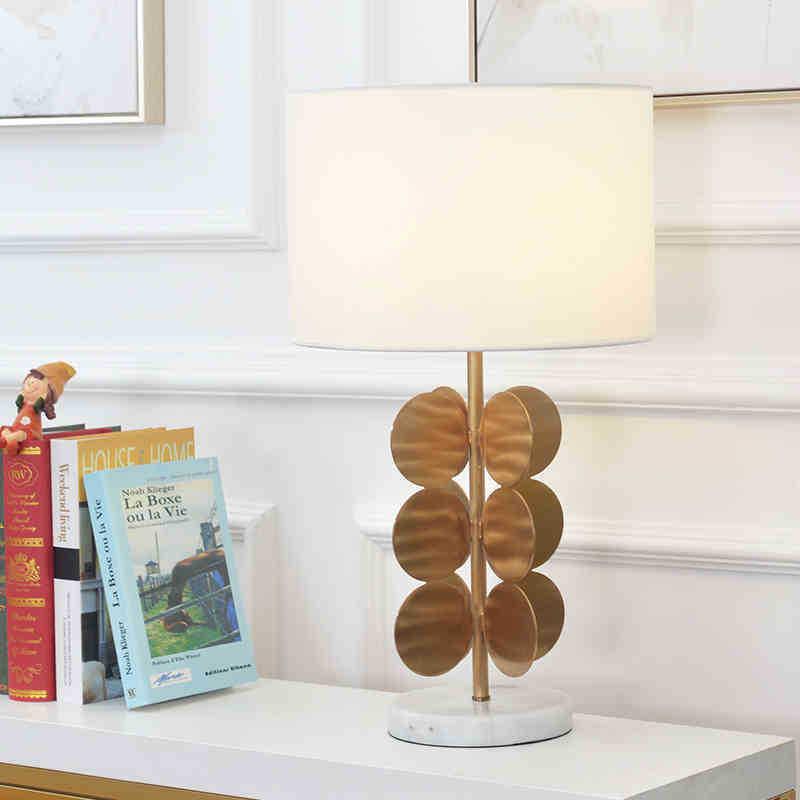 Künstlerische Tischlampe mit modernem geometrischem Design