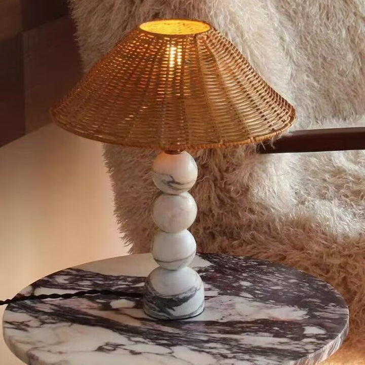 Künstlerische Marmor- und Rattan-Tischlampe