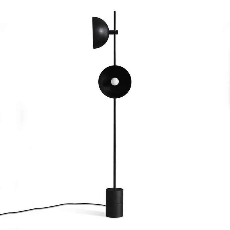 Moderne elegante Stehlampe mit verstellbarem Schirm