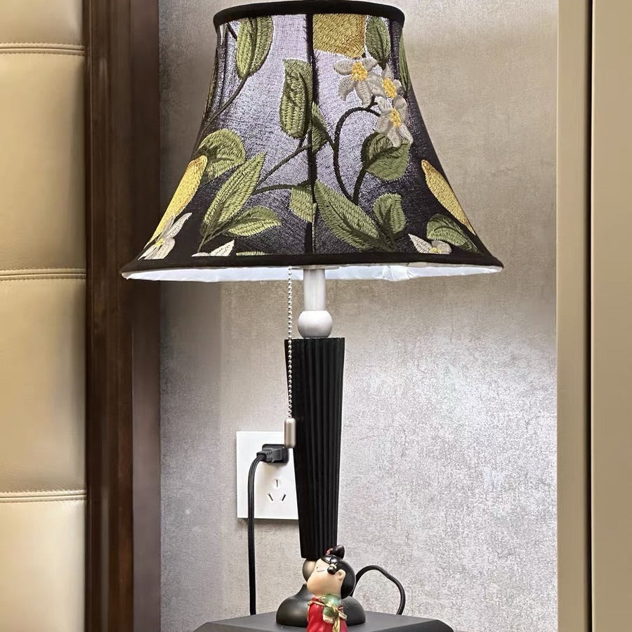 Elegante Bestickte Tischlampe