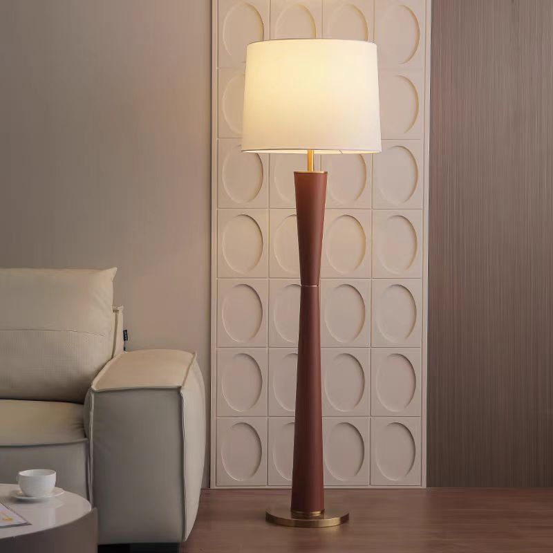 Moderne Minimalistische Stehlampe mit weichem Lichtschirm