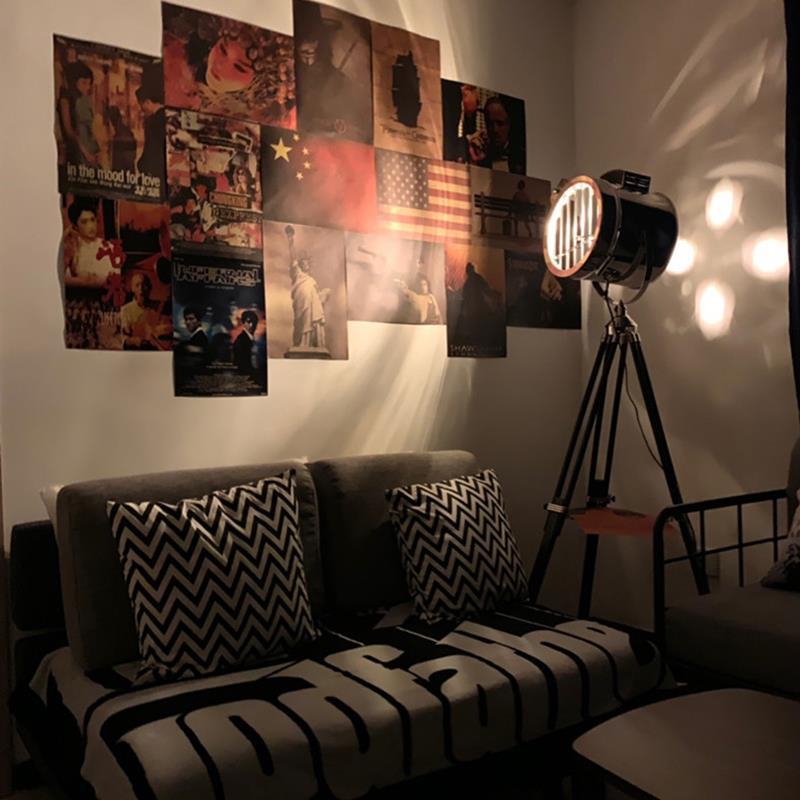 Vintage-inspirierte Dreibein-Stehlampe