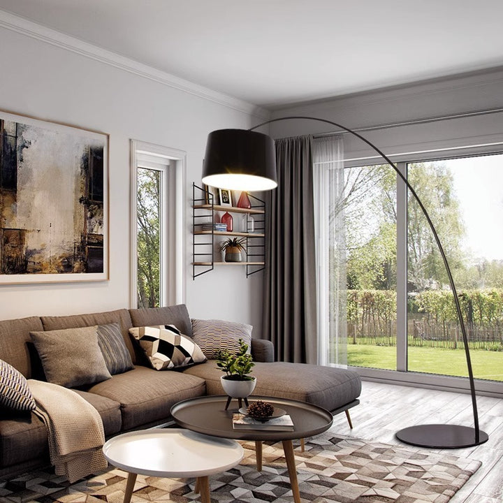 Moderne gebogene Stehlampe