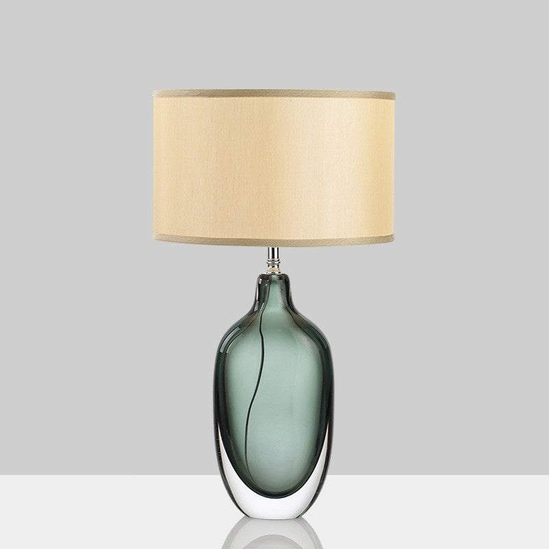 Elegante Glas Tischlampe mit natürlichem Stoffschirm