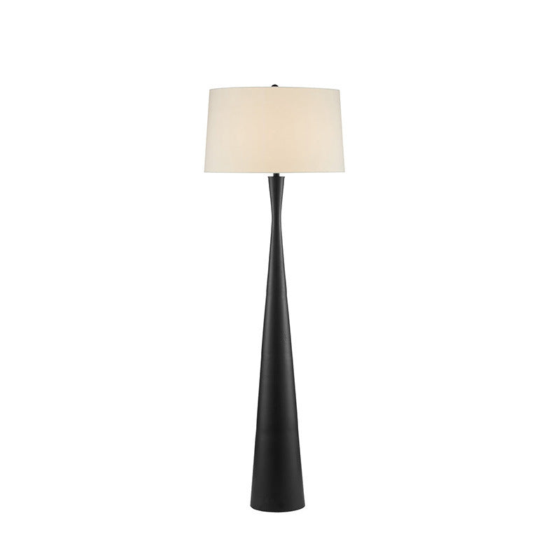 Moderne Stehlampe mit verstellbarem Schirm
