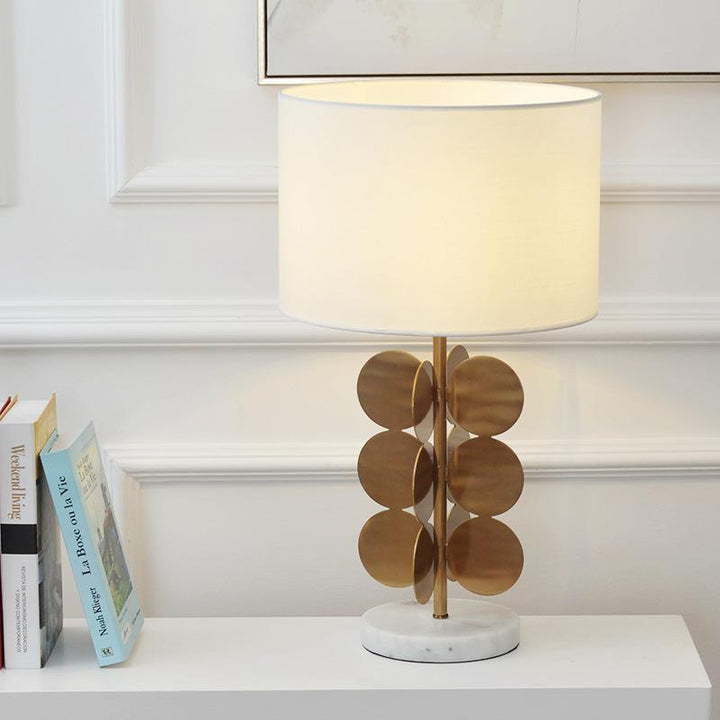 Künstlerische Tischlampe mit modernem geometrischem Design
