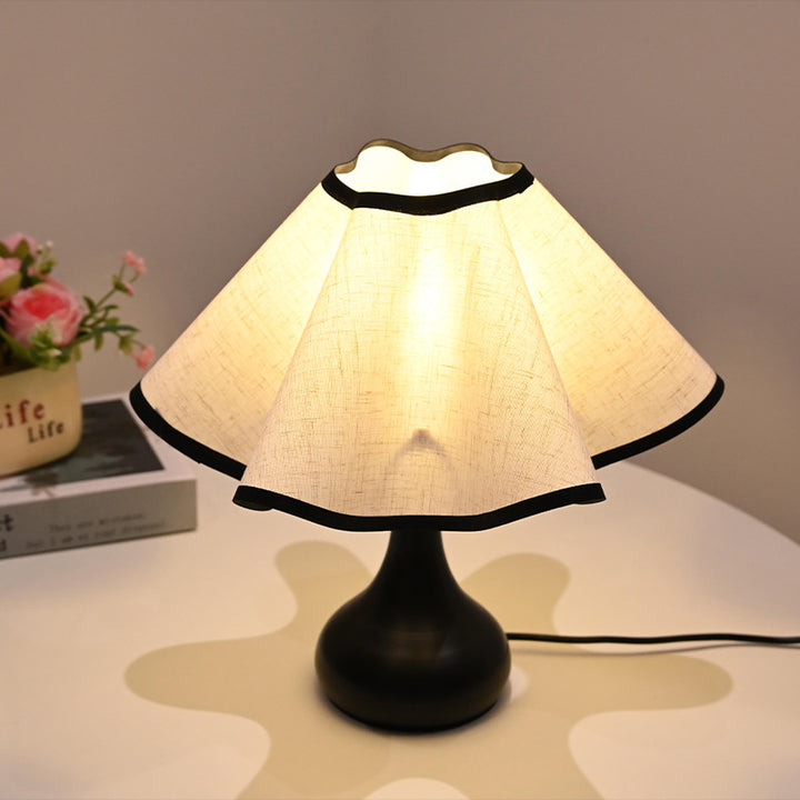 Elegante Rüschener Stoffschirm Nachttischlampe