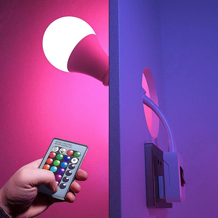 Smart RGB LED-Birne mit Infrarot-Fernbedienung und schwenkbarem Steckdosenadapter