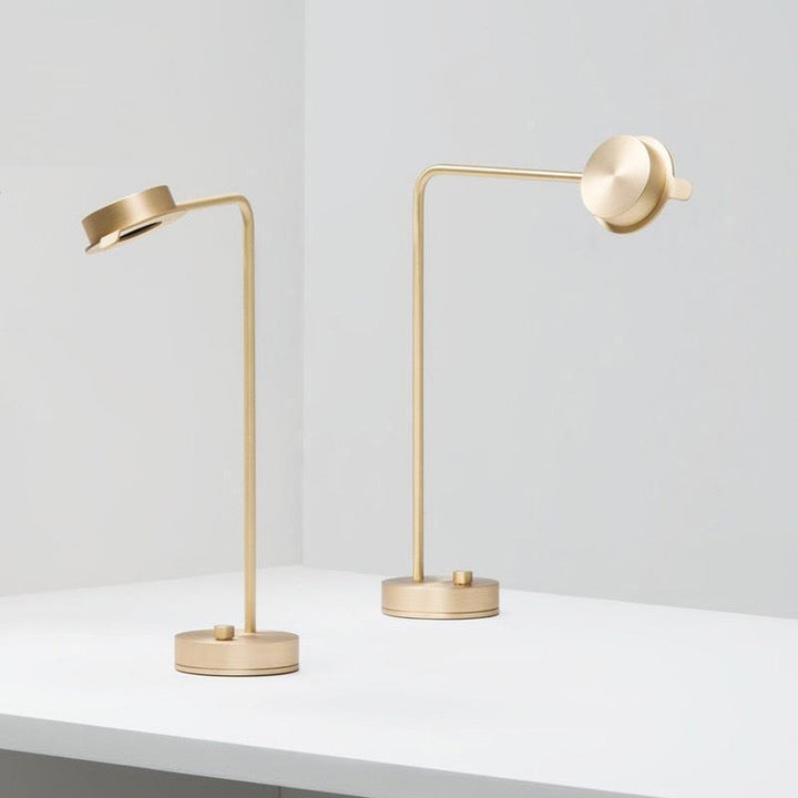 Moderne Stehlampe mit Touch-Steuerung