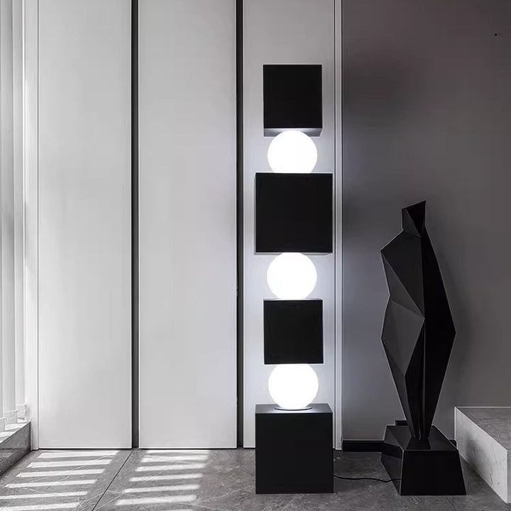 Moderne gestapelte geometrische Stehlampe