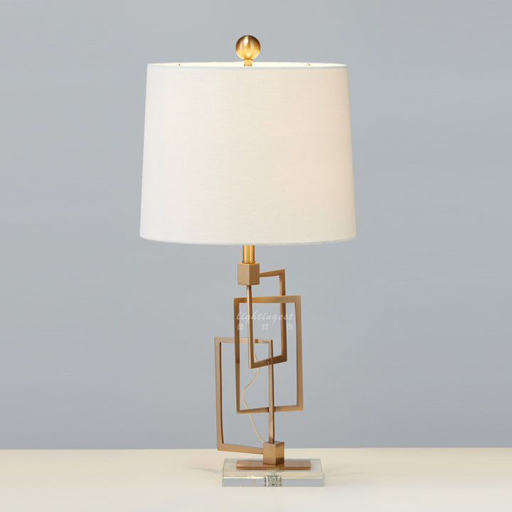 Geometrische Tischlampe mit luxuriösem Metallbasis