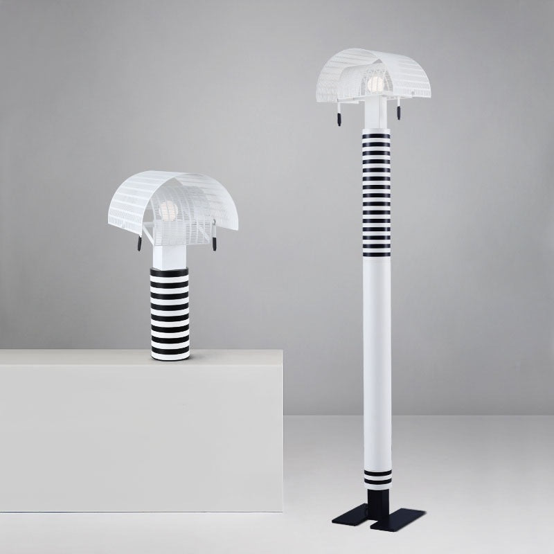 Moderne dekorative Tischlampe mit gestreiftem Sockel