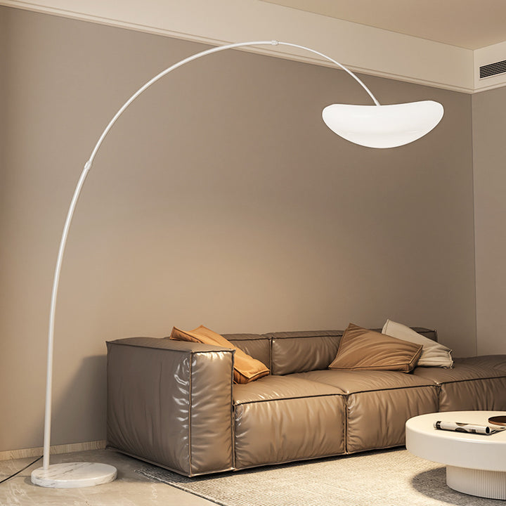 Bogen Stehlampe mit integriertem Schirm