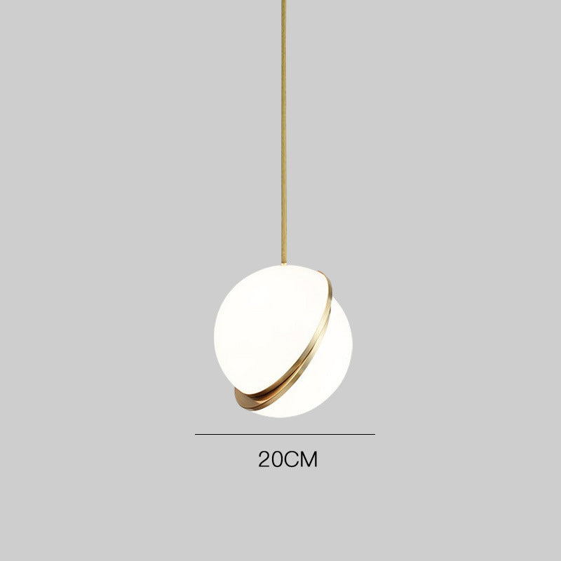 Moderne Minimalistische Pendelleuchte mit eleganten goldenen Akzenten