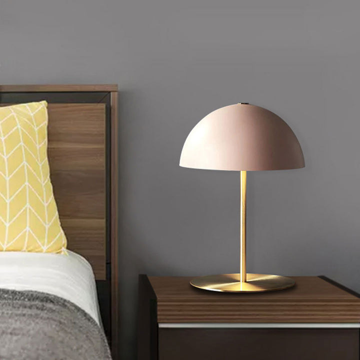 Moderne Minimalistische Tischlampe mit Goldbasis