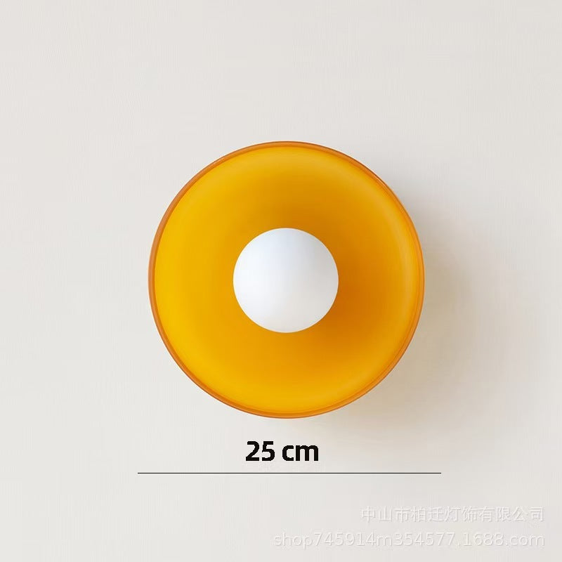Minimalistische Keramik Pendelleuchte mit geschichtetem Glockenschirm