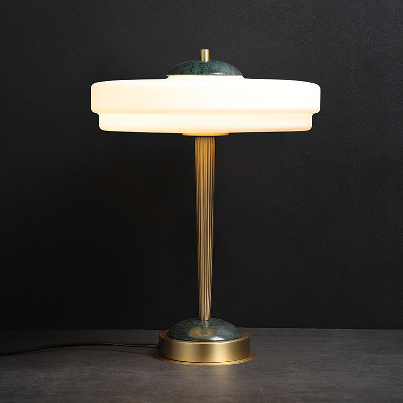 Moderne Minimalistische Tischlampe mit elegantem Globusdesign