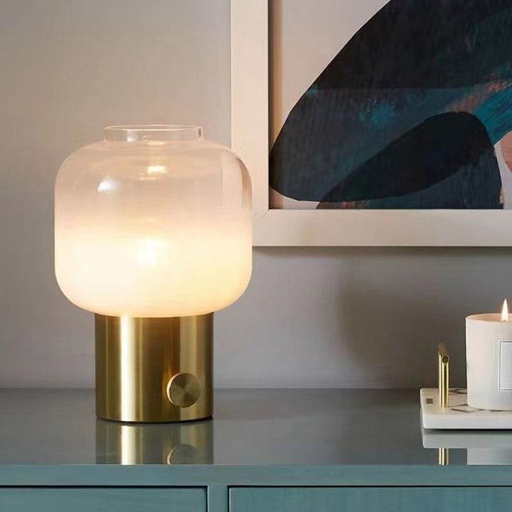 Moderne Glas Tischlampe mit Messingfuß