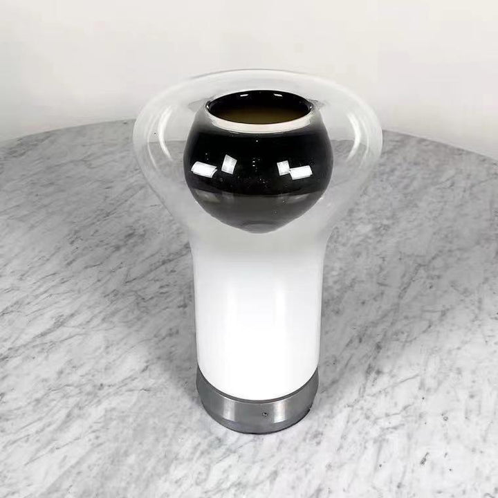 Elegante Tischlampe aus Glas mit einzigartigem Design