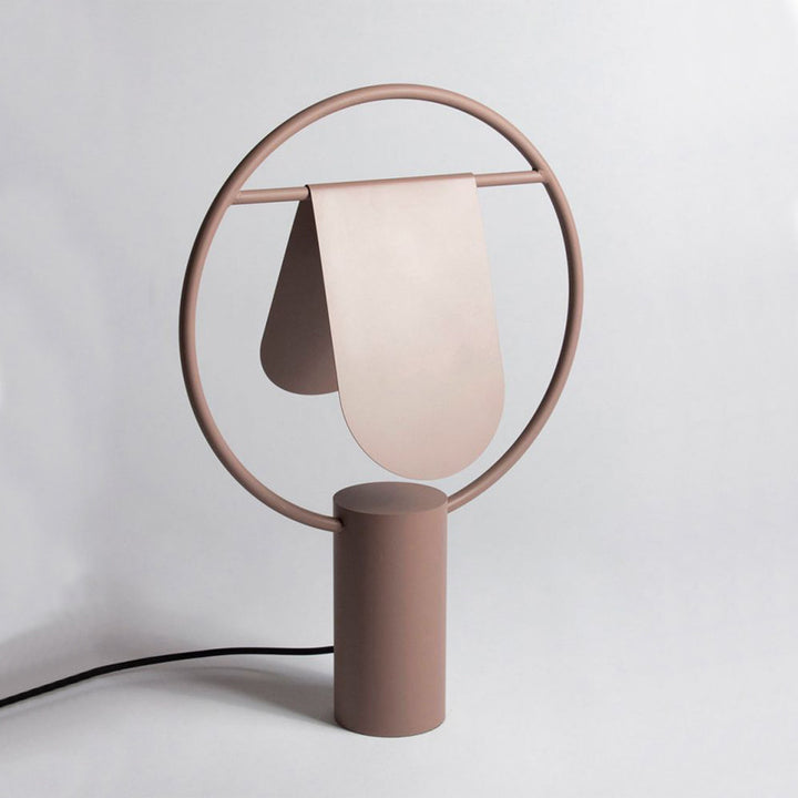 Künstlerische Tischlampe mit einzigartiger Silhouette