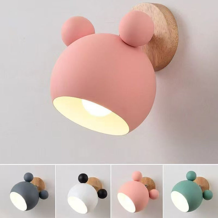 Kinder dekorative Wandlampe mit Holzhintergrund und Bärenohren
