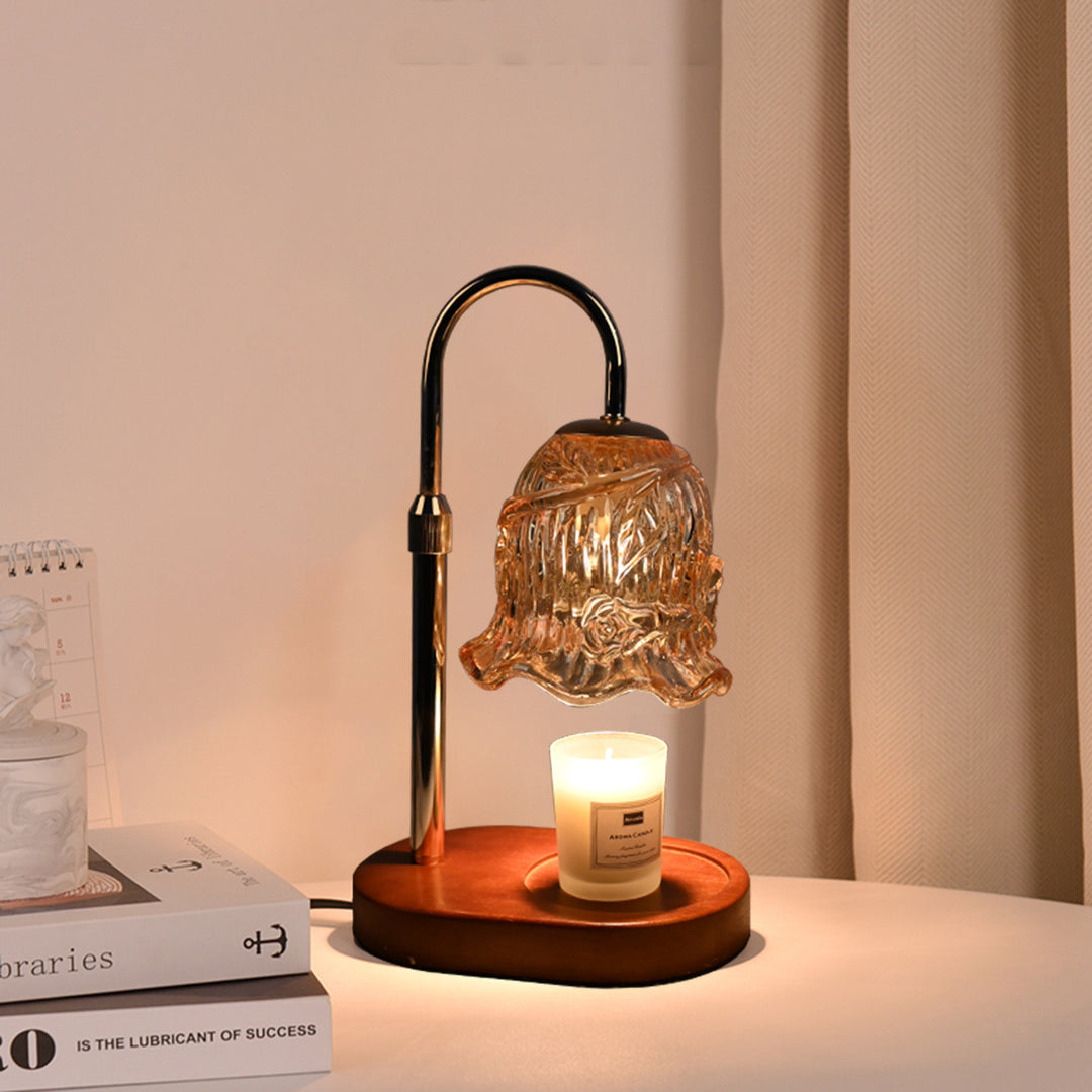 Künstlerische Tischlampe mit einzigartigem skulpturalen Schirm