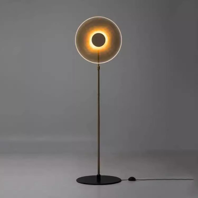 Moderne zirkuläre Stehfußlampe