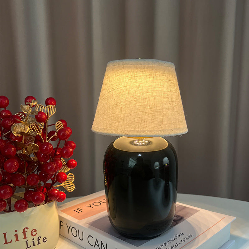 Keramische Nachttischlampe mit Leinen-Schatten