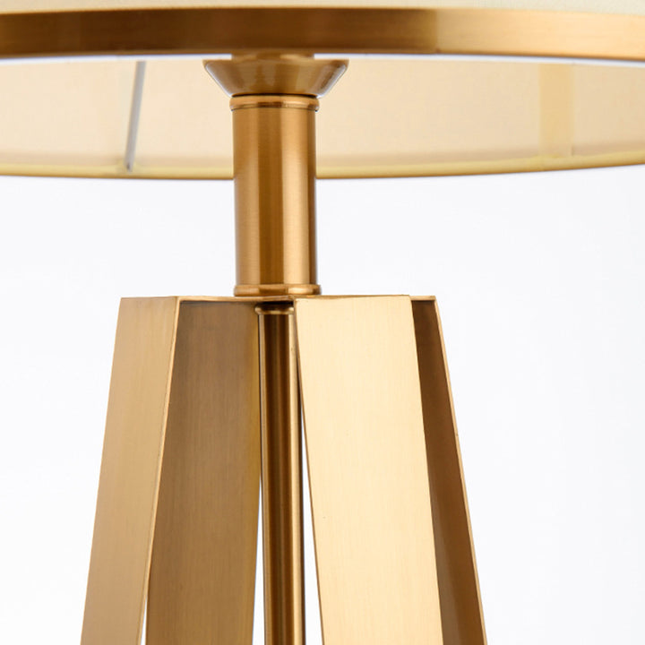 Elegante moderne Tischlampe mit skulpturalem goldenen Sockel