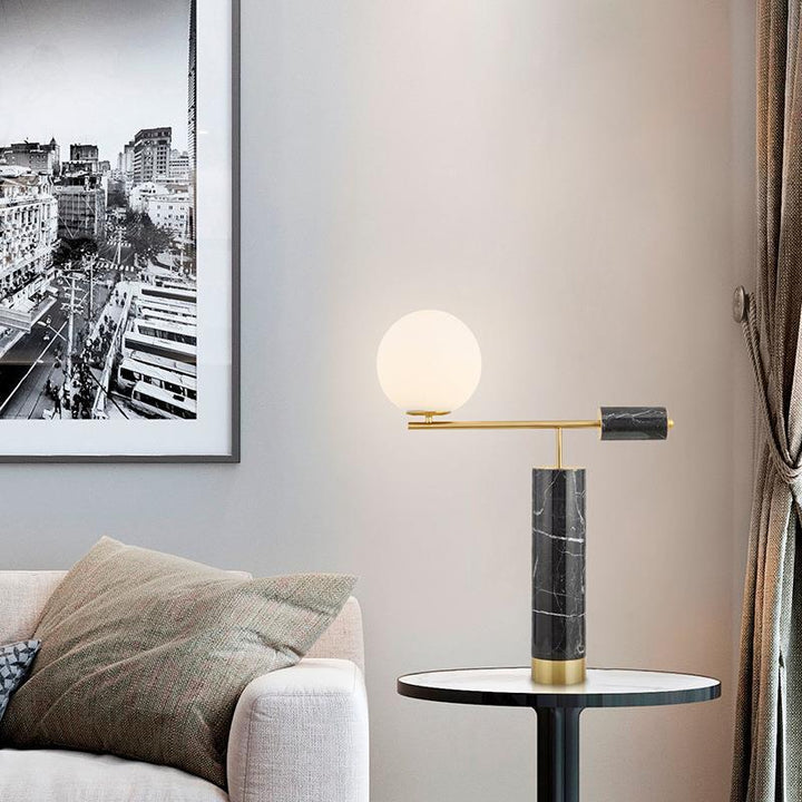 Moderne Minimalistische Tischlampe mit Marmorbasis
